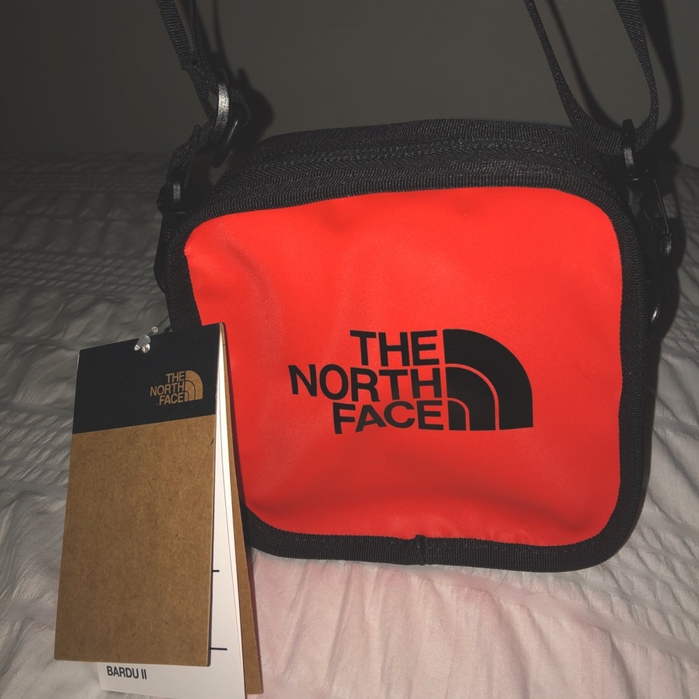 Explore Bardu ll Flare/TNF Black